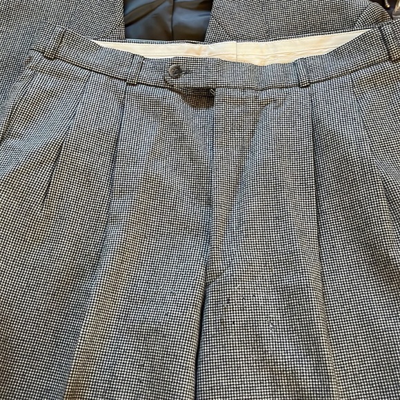 Men’s Suit. 42Extra Long. Black and white houndstooth. Konen for Barney’s NY - Picture 6 of 9